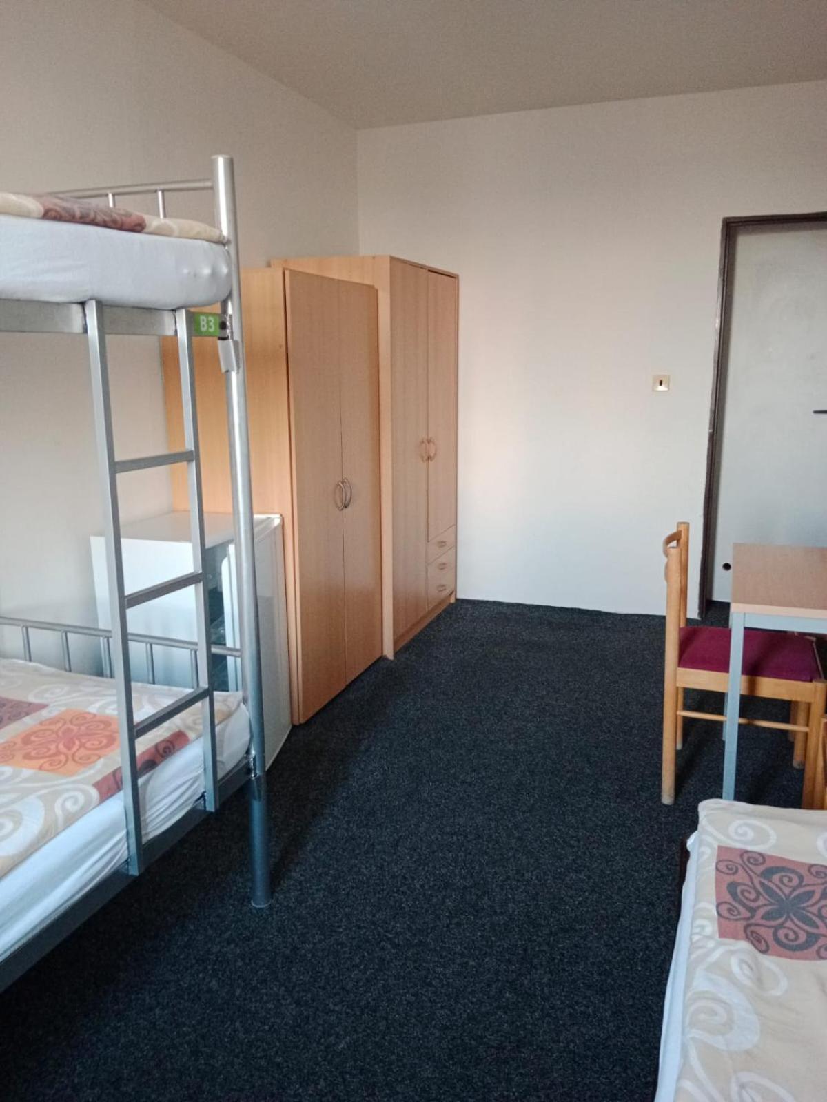 Hostel Tvm Tower Modrany Prag